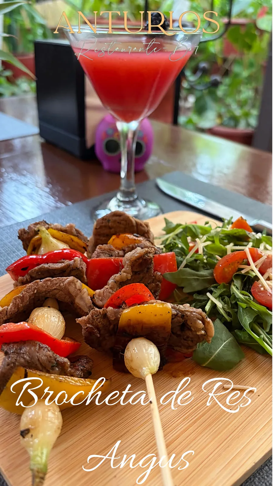 Brocheta de res Angus con vegetales